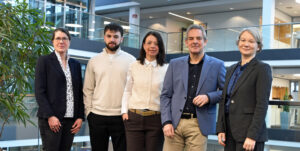 Gruppenfoto der R+V STIFTUNG (v.l.n.r.): Kati Eggert, Mika Streck, Corinna Öller, Dr. Ralph Glodek, Julia Hintze